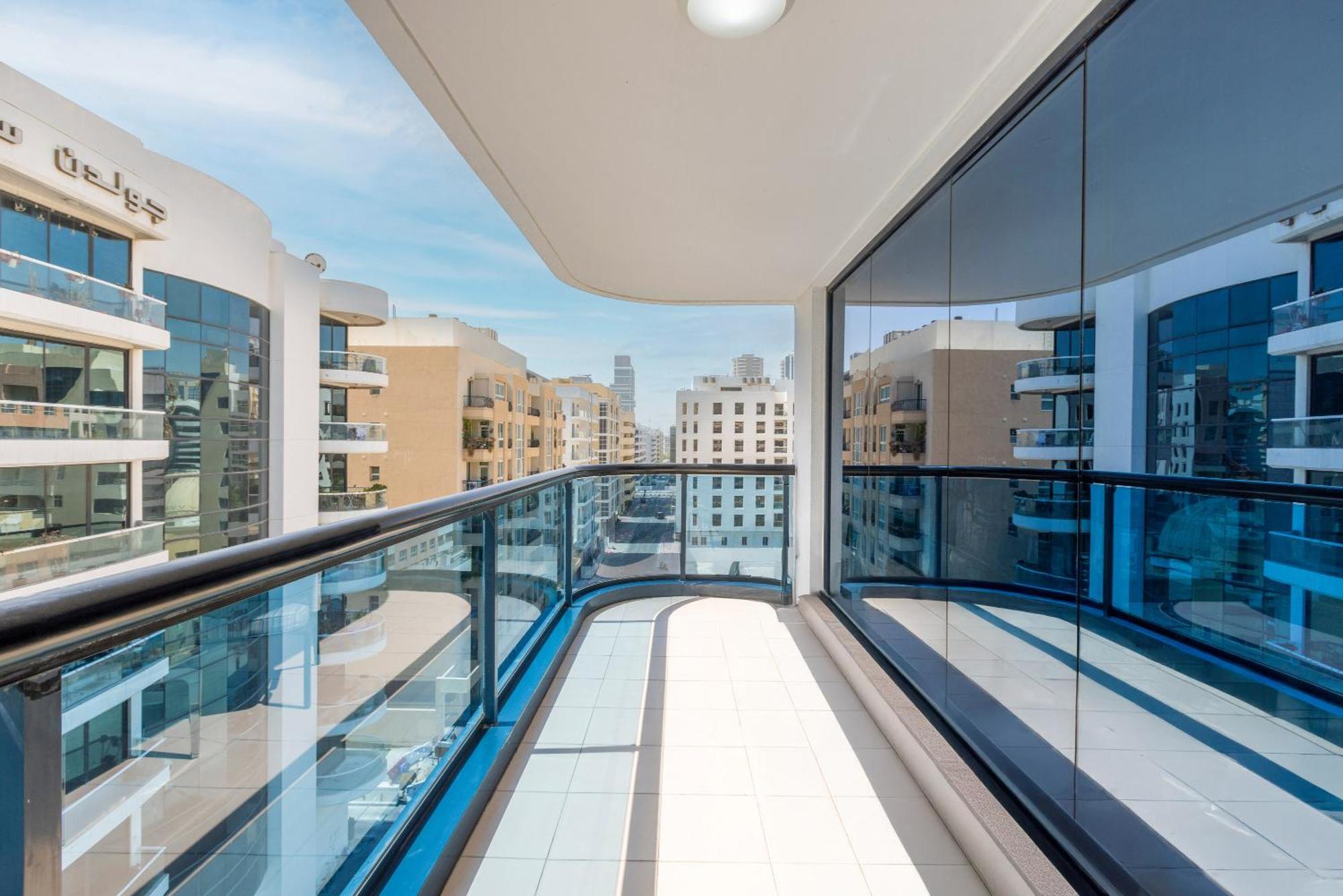 Golden Sands Suites Dubai Exterior photo